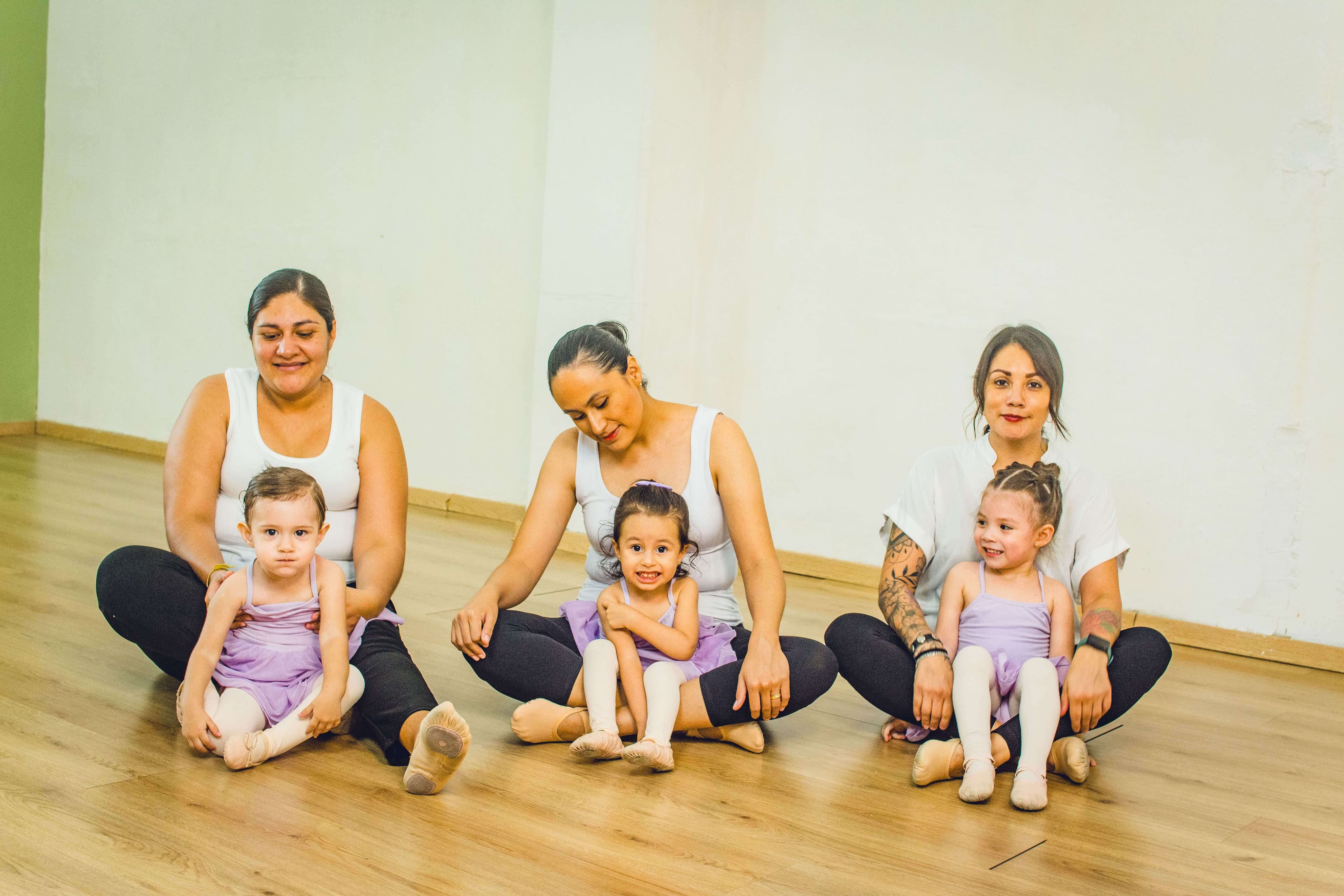 Niñas bailando ballet en AFDanza Cancún